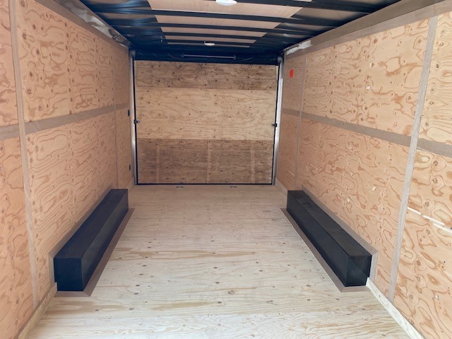 8.5x20 V-Series Enclosed Trailer 10k photo 4