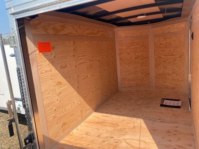 5X8 V-SERIES W/ RAMP photo 3