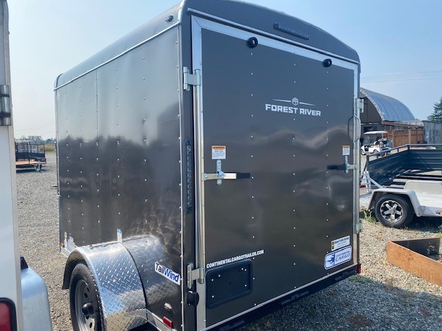 6X8 TAILWIND ENCLOSED TRAILER photo 2