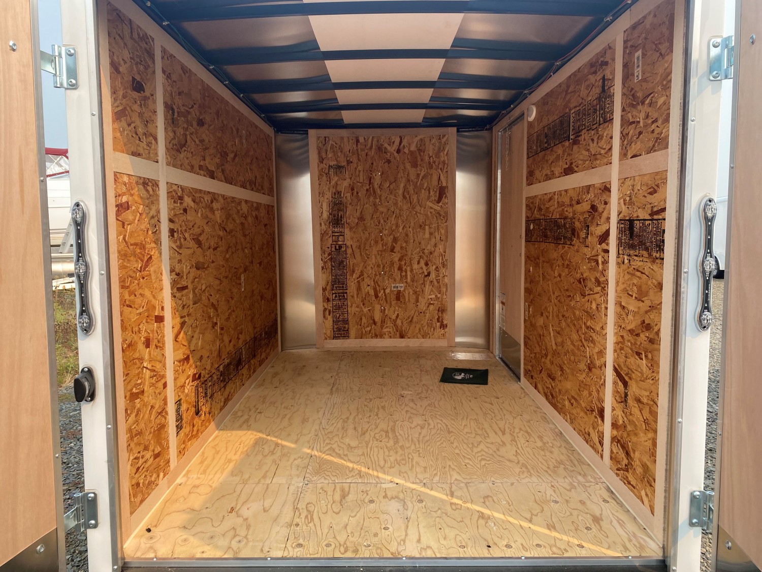 6X10 ENCLOSED W/ BARN DOORS photo 3